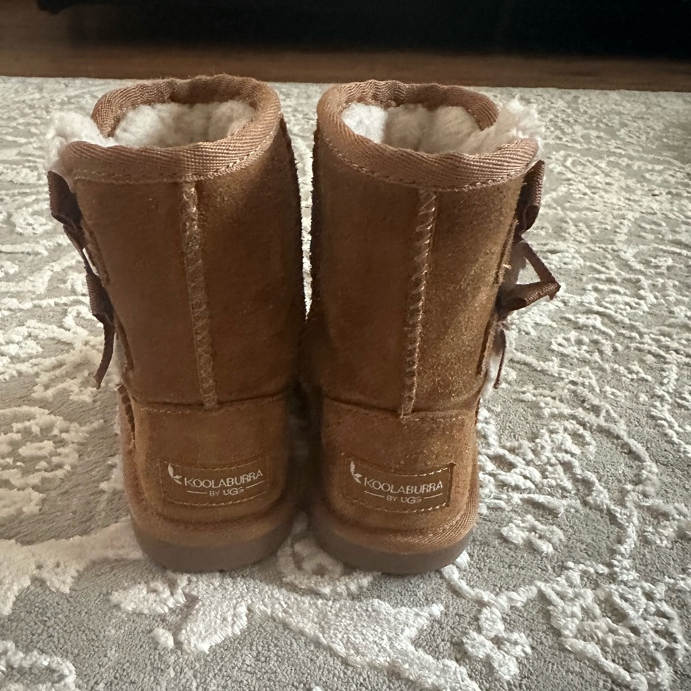 Koolaburra by UGG toddler booties in brown size 8